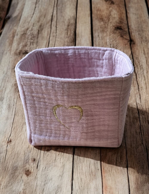 panier bébé en gaze de coton rose – cœur brodé – vide – personnalisable – mbbj