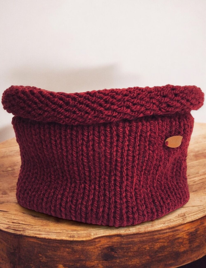 Snood bébé bordeaux en laine tricotée, fait main